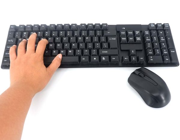 BLUETOOTH KEYBOARD WITH MOUSE WITH HAND 