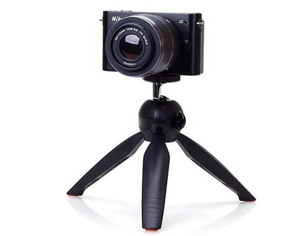MINI TRIPOD WITH CAMERA 