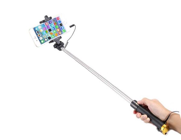 SELFIE STIC with hand 