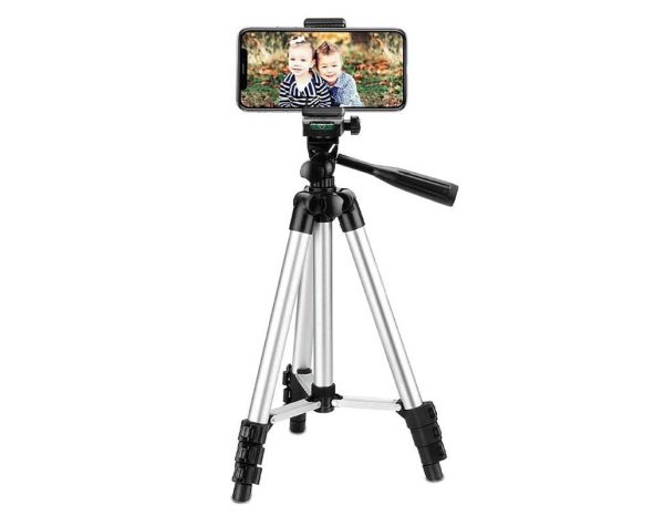 TRIPOD WITH PHONE 